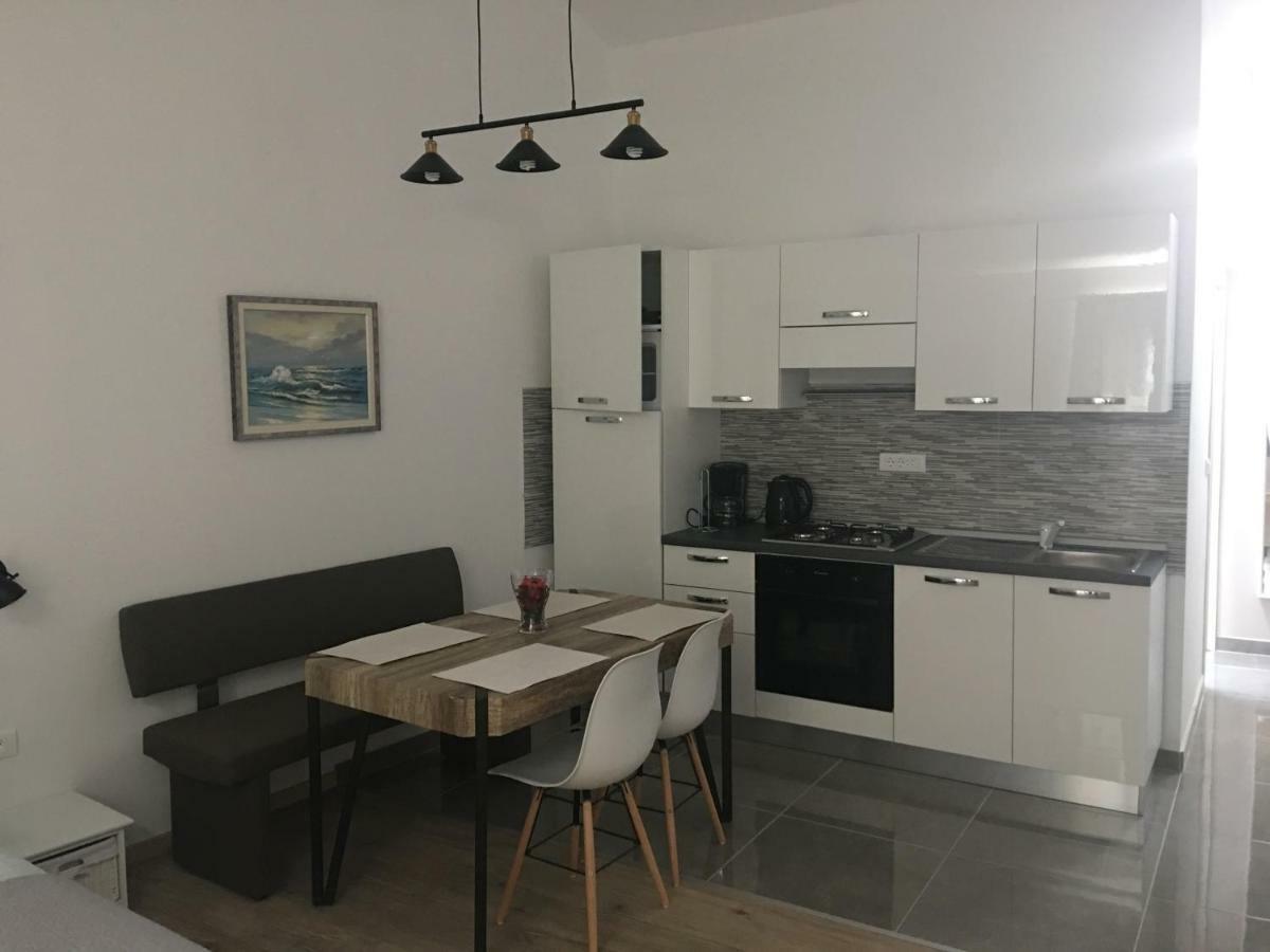 Studio Apartman Dado Apartment Бале Екстериор снимка