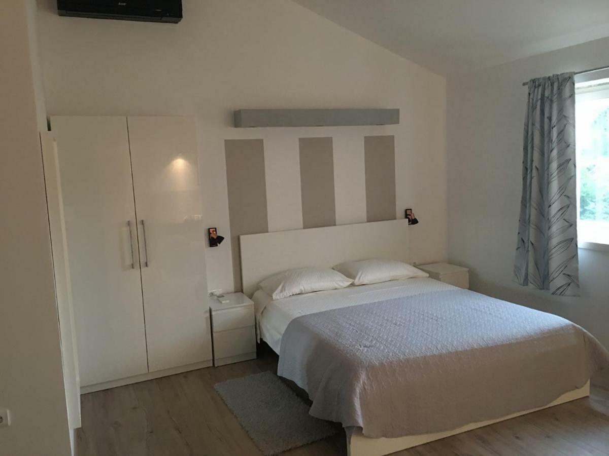 Studio Apartman Dado Apartment Бале Екстериор снимка